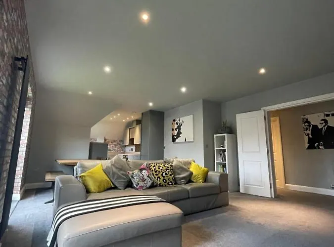 Spacious Apartment Nec Bhx